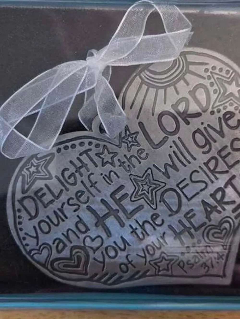 New 2 Packs of Metal Heart Shaped Inspiration Hanging Ornament with Ribbon